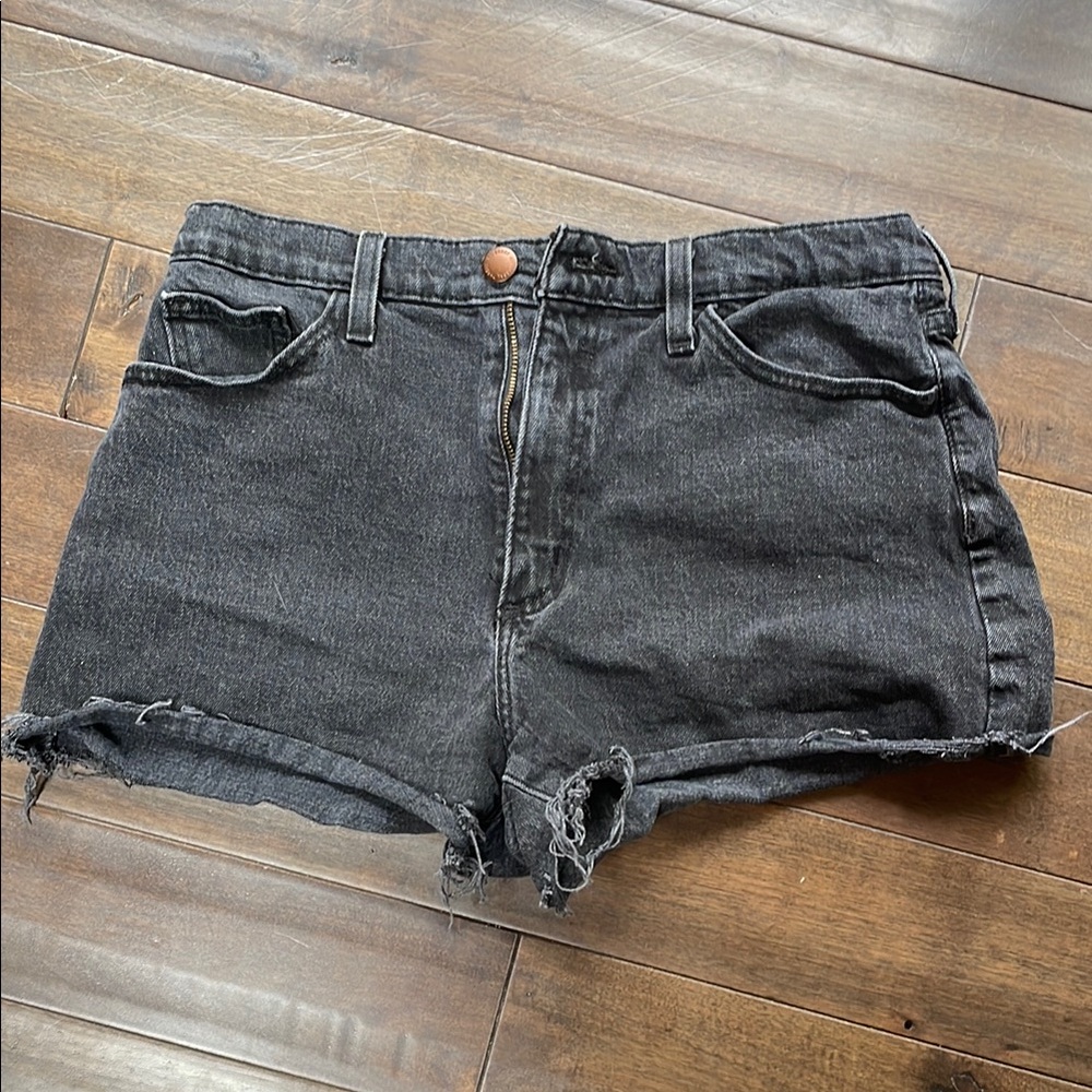 Universal Thread Black Jean Shorts High-Waisted Frayed Hemsize.